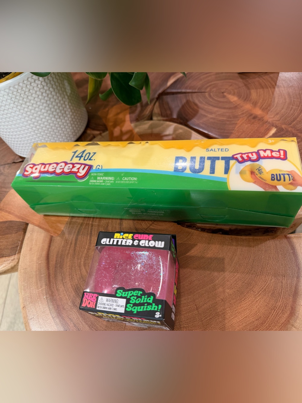 Squeeezy Butter 14 oz & Nee Doh Glitter & Glow Cubr